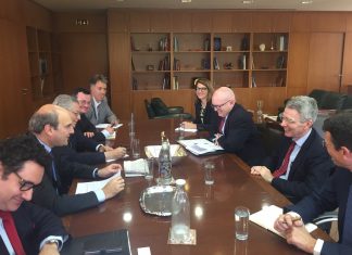 Ελλάδα – ΗΠΑ: πιο στενή ενεργειακή συμμαχία στη Μεσόγειο προωθεί το ΥΠΕΝ