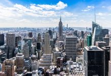 Αστοχίες στη σύναψη συμβάσεων αντιμετωπίζει το 50% των μεγάλων επιχειρήσεων παγκοσμίως Ουρανοξύστες στη Νέα Υόρκη