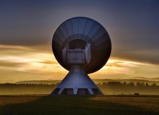 Γαλλία: Επενδύσεις 3,6 δισ. για την «στρατιωτική διοίκηση του Διαστήματος» Δορυφορικό κάτοπτρο