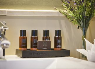 Ξενοδοχεία – τουρισμός: καταργούνται σταδιακά τα μικρά πλαστικά μπουκαλάκια προϊόντων περιποίησης