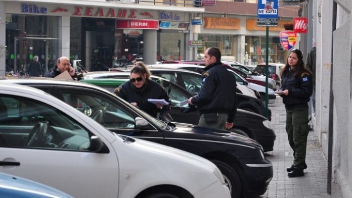 Παρκαρισμένα αυτοκίνητα στη Θεσσαλονίκη
