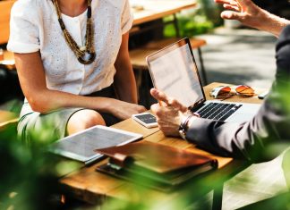 Επιτροπή: η μετάβαση σε μια οικονομία ουδέτερη προς το κλίμα μπορεί να συμβάλει στην απασχόληση