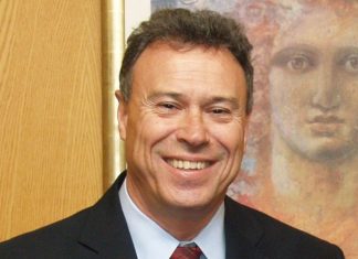 Το θέμα της εξαγοράς νέου κτιρίου έναντι 20 εκ. από την Περιφέρεια Αττικής «ανεβάζει» ο Σγουρός Γιάννης Σγουρός