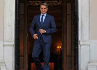 Στο Υπουργείο Υποδομών και Μεταφορών σήμερα ο Κυριάκος Μητσοτάκης Ο Κυριάκος Μητσοτάκης εξέρχεται από το Μαξίμου