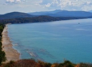 ΥΠΕΘΟ: Περισσότεροι από 10.000 έλεγχοι καταγγελιών τον Ιούλιο σε αιγιαλό και παραλίες