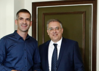 Ο Κλεισθένης στο «μικροσκόπιο» της νέας κυβέρνησης Κώστας Μπακογιάννης (αριστερά), Τάκης Θεοδωρικάκος (δεξιά)