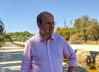 Έμεινε… σπίτι για να σβήσουν κεράκια με τη σύζυγό του ο Χατζηδάκης Αυτοψία Κ. Χατζηδάκη στο Πάρκο Τρίτση