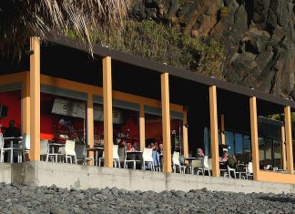 Παράταση κατεδάφισης σε επιχειρήσεις αναψυχής και τουρισμού με τροπολογία