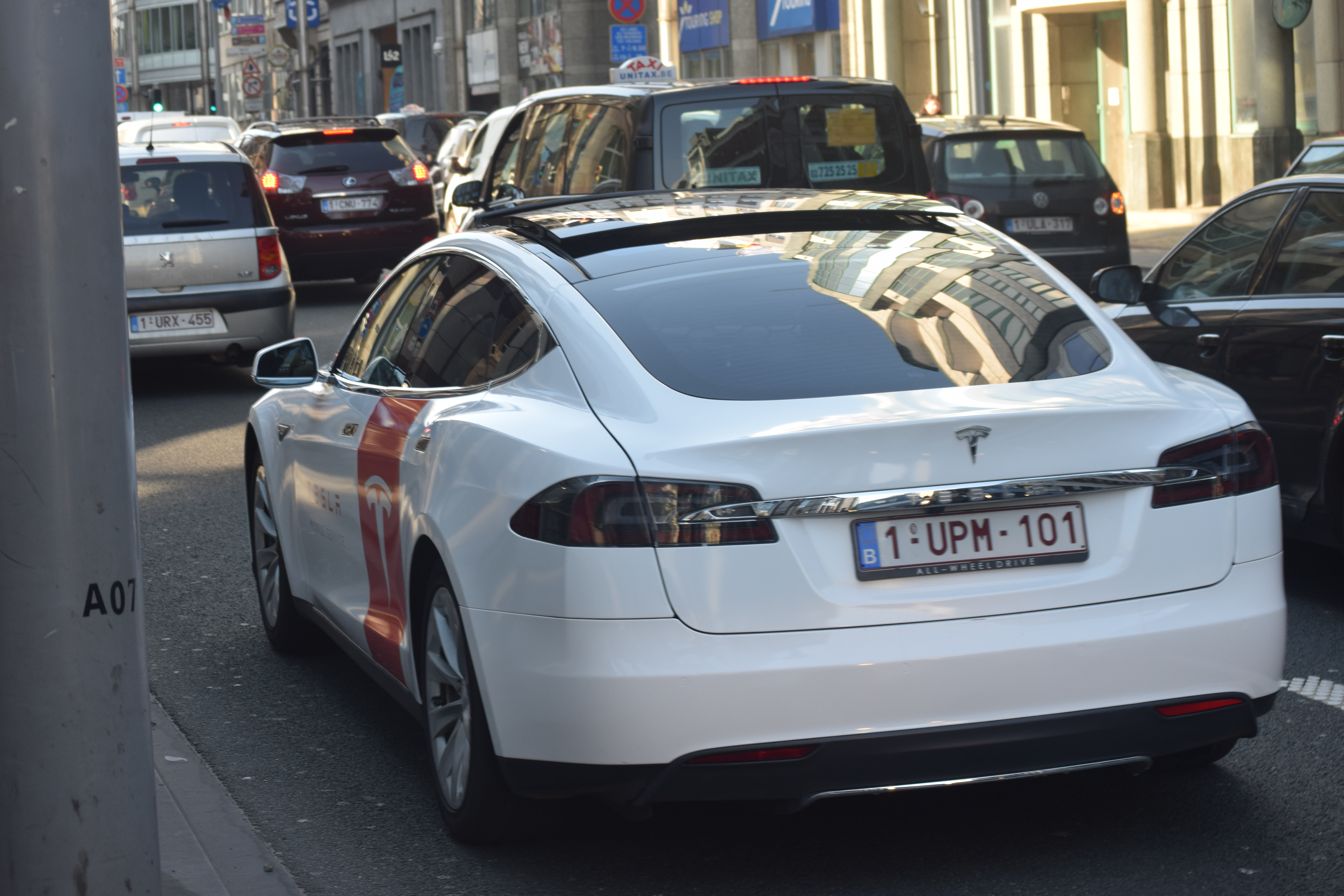 Αυτοκίνητο Tesla στους δρόμους των Βρυξελλών