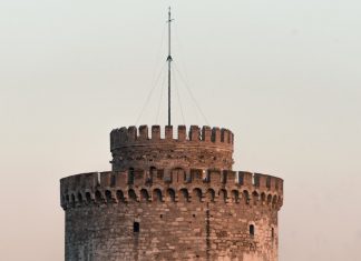 Θεσσαλονίκη: Δημοπρατείται το πρώτο 4μηνο του 2026 το ξύλινο ντεκ – Σε χρόνο ρεκόρ η περιβαλλοντική αδειοδότηση για το εμβληματικό έργο Ο Λευκός Πύργος στην παραλία της Θεσσαλονίκης