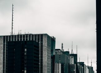 Περιβάλλον: Όταν στο Σάο Πάολο το σκοτάδι έπεσε στις 3 το απόγευμα Λεωφόρος Paulista στο Σάο Πάολο, Βραζιλία