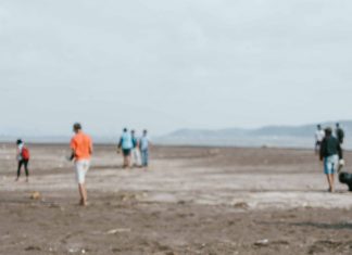 Αποκομιδή απορριμάτων στην Κέρκυρα: Ανάθεση σε ιδιώτη με συνοπτικές διαδικασίες Σακούλες σκουπιδιών σε παραλία