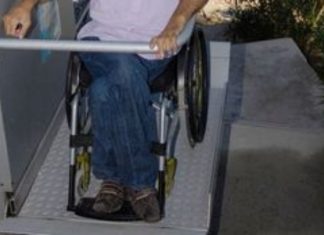 Και πάλι βλάβη στο αναβατόριο της Ακρόπολης Αναβατόριο για αναπηρικά καροτσάκια