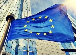 Η ΕΕ κατέληξε σε συμφωνία για την κατάργηση των πετρελαιοκίνητων φορτηγών και λεωφορείων έως το 2040 ΕΕ