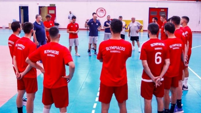 Η ομάδα χάμτμπολ του Ολυμπιακού