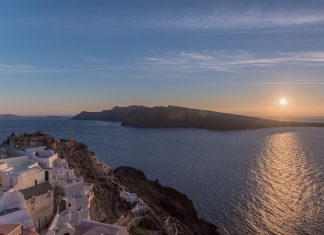 Σαντορίνη: Πετρελαιοκηλίδα από τις ρωγμές του πλοίου «Olympus» Θήρα