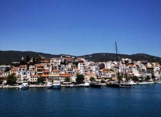 Και τρίτη εφεδρική γραμμή Μέσης Τάσης στη Σκιάθο Πλησιάζοντας στη Σκιάθο από τη θάλασσα