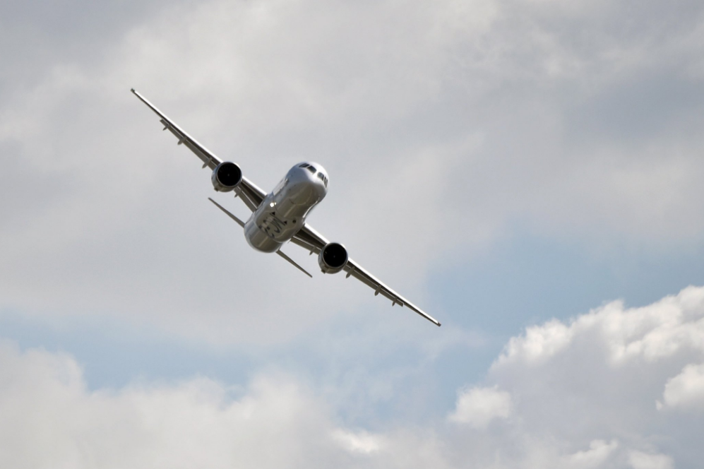 Πολεμικό αεροσκάφος τύπου Sukhoi Su-57 σε πτήση