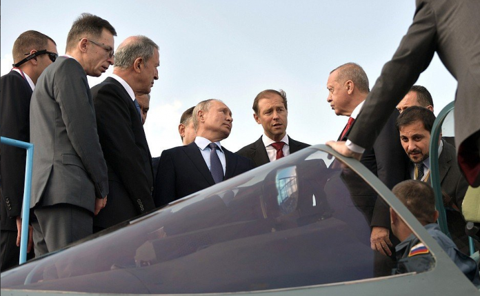 Ταγίπ Ερντογάν και Βλαντιμίρ Πούτιν σε επίδειξη μαχητικών αεροσκαφών