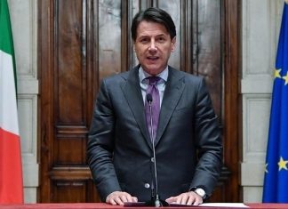 Σε πολιτική δίνη η Ιταλία: Παραιτείται ο Κόντε Τζουζέπε Κόντε