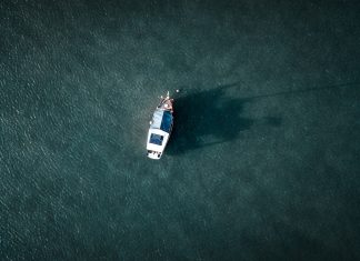 Το Λονδίνο ίσως αναπτύξει UAVs στον Κόλπο Πλοίο σε πορεία - Φωτογραφία από drone