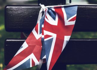 Βρετανία: Πρωτοφανής πτώση στις πωλήσεις αυτοκινήτων για το 2020 Η σημαία του Ηνωμένου Βασιλείου