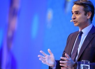 Μητσοτάκης στο Bloomberg: Η Ελλάδα στρέφεται στις ΑΠΕ