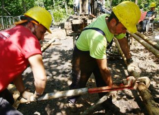Κλείνει το μεταλλείο – ορυχείο στις Μαύρες Πέτρες, αναδιοργάνωση στη Χαλκιδική από την Ελληνικός Χρυσός Drillers at Skouries
