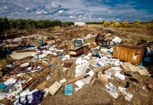 Μειώνεται το προστίμο της Ελλάδας για τις παράνομες χωματερές