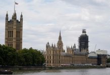 Βρετανία: Το 2025 φαίνεται ότι θα είναι η πιο ζεστή χρονιά που έχει καταγραφεί ποτέ στη χώρα Βουλή των Κοινοτήτων, Βρετανία