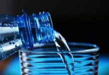 Δεν υπάρχει λόγος να αυξηθεί η τιμή του εμφιαλωμένου νερού και των αναψυκτικών – Στα περίπτερα ο φόβος για ανατιμήσεις