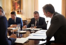 ΤΑΙΠΕΔ: Ενέργεια, υποδομές και ακίνητα «κοιτούν» οι επενδυτές Συνάντηση του πρωθυπουργού με τη διοίκηση του ΤΑΙΠΕΔ στο Μέγαρο Μαξίμου