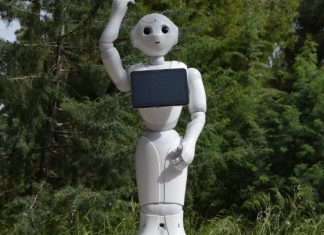 Πιο έξυπνα και ομιλητικά τα ρομπότ του αεροδρομίου Ελ. Βενιζέλος Το ρομπότ Pepper του Διεθνούς Αερολιμένα Αθηνών ΔΑΑ «Ελ. Βενιζέλος»