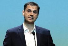 Συνάντηση Θεοχάρη με την TUI για την επέκταση της τουριστικής περιόδου