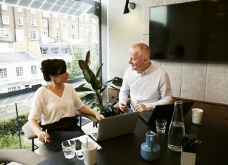 Γυναίκες senior managers στην Ελλάδα: Δεν έχουν μέντορες, αλλά εχθρική εταιρική κουλτούρα