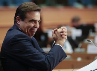 Απολαυστικό βίντεο από την Ευρωβουλή: οι ατάκες στην «ανάκριση» των Επιτρόπων