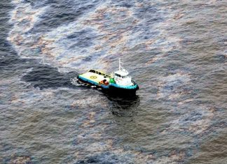 Άλυτο παραμένει το μυστήριο των πετρελαιοκηλίδων στη Βραζιλία