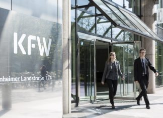 EY: Οι προκλήσεις της 10ετίας για τις τράπεζες