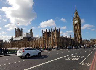 Χωρίς καραντίνα οι ταξιδιώτες που έχουν εμβολιαστεί στην ΕΕ και στις ΗΠΑ στην Αγγλία