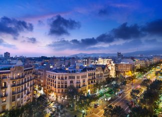 Ισπανία: Ρεκόρ 94 εκατομμυρίων τουριστών καταγράφηκε το 2024 Η απαγόρευση κυκλοφορίας στην Βαρκελώνη παράδειγμα για την Αθήνα;