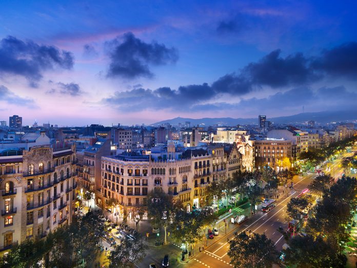 Η απαγόρευση κυκλοφορίας στην Βαρκελώνη παράδειγμα για την Αθήνα;