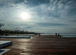 Προκήρυξη διαγωνισμού για τη συντήρηση της Νέας Παραλίας Προκήρυξη διαγωνισμού για τη συντήρηση της Νέας Παραλίας