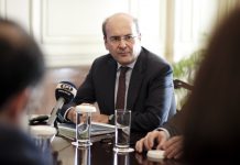 Το «ταμείο» Χατζηδάκη για την εξισορρόπηση στην αγορά ηλεκτρικής ενέργειας