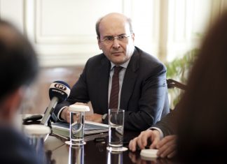 Απειλή – τελεσίγραφο ΥΠΕΝ στους παραγωγούς ενέργειας για τις χονδρικές τιμές ρεύματος