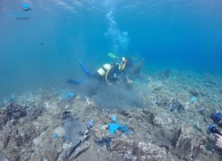 Αυξάνεται σημαντικά η ρύπανση του περιβάλλοντος από το πλύσιμο των συνθετικών ρούχων