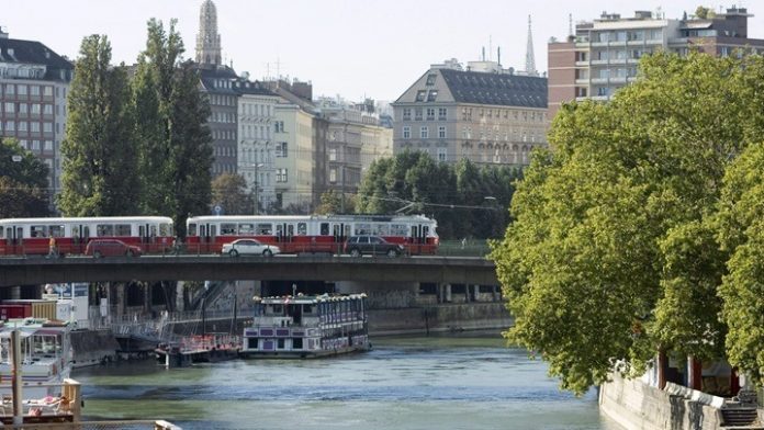 vienna - Βιέννη - european cities - train