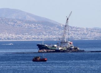 Αντιμετωπίστηκε η ρύπανση από πετρελαιοειδή στο Κερατσίνι
