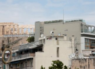 «Κατεβαίνει» το δεκαώροφο ξενοδοχείο στη Μακρυγιάννη