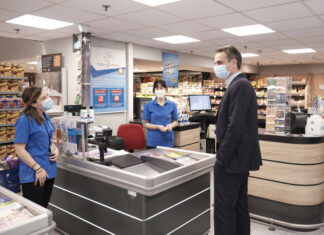 Στην αγορά του Παγκρατίου ο Κυριάκος Μητσοτάκης