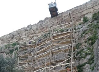 Νέα αντιπαράθεση στη Βουλή για τον ανελκυστήρα πλαγιάς στην Ακρόπολη